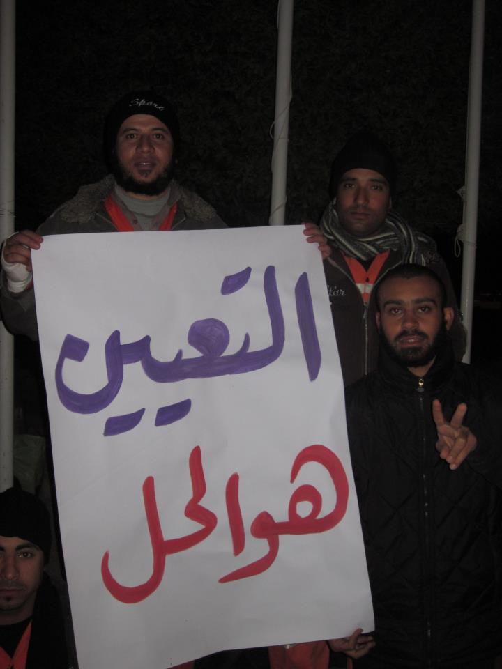 العمال المؤقتين  بـ” سوميد” السويس يواصلون اعتصامهم