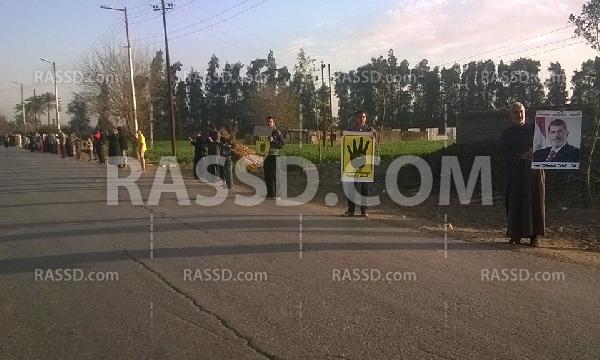 سلسلة بشرية منددة بالانقلاب العسكري بالمنوفية