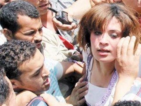 “القاهرة لدراسات حقوق الإنسان” يكشف تفاصيل حالات الاغتصاب الجماعي منذ الذكرى الثانية للثورة