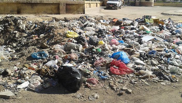 القمامة تشوه أكبر مساجد “صراوة” في المنوفية