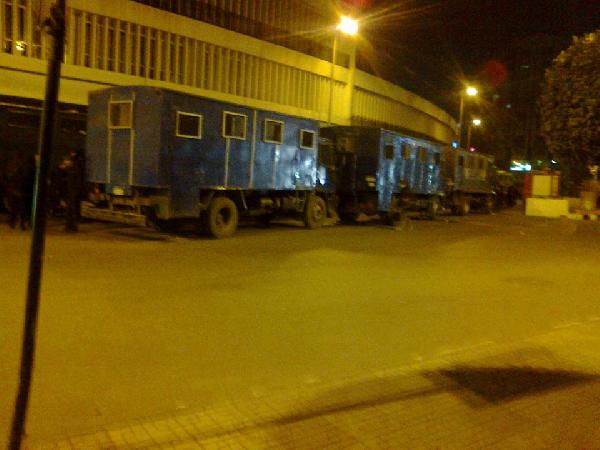 اشتباكات عنيفة بين الأمن والمحتجين بشارع قناة السويس بالمنصورة