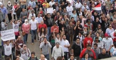 مسيرة من طلعت حرب إلى التحرير تنديدا باقتحام الأمن للميدان