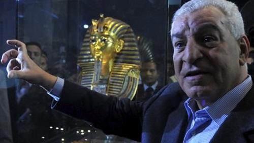 فيديو..حواس يعلن اكتشاف هرم لجد السيسي الفرعوني