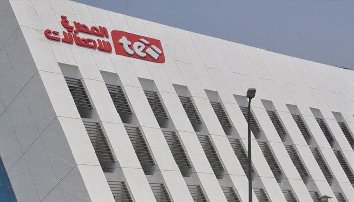 المصرية للاتصالات تخصص رقمًا للتبرع لمصر.. وفيس بوك: “مش هنتبرع”