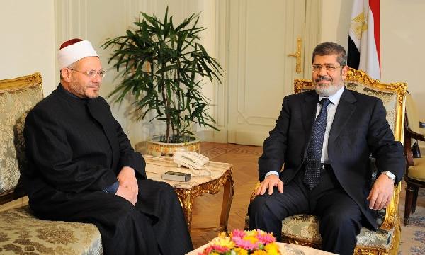 مرسي يؤكد علي أهمية دور الأزهر خلال لقاءه بالمفتي الجديد