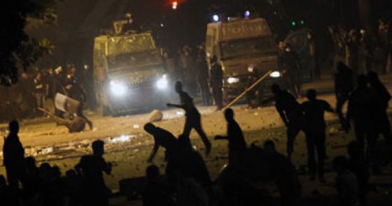 كر وفر بين المتظاهرين وقوات الأمن على كورنيش النيل