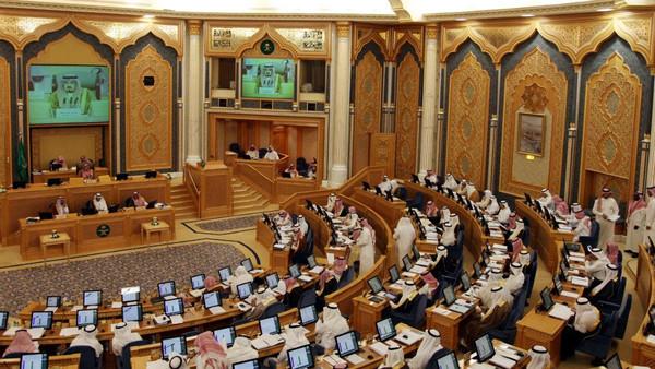 عضو بمجلس الشورى السعودي يطالب بترحيل 5 ملايين مقيم