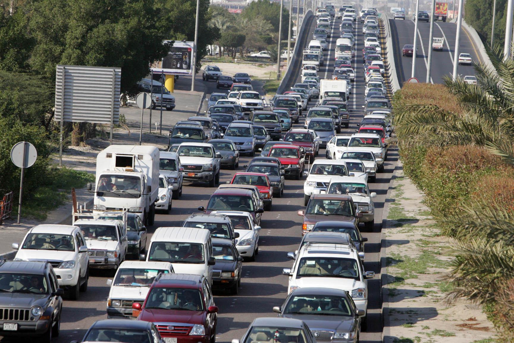 كثافة مرورية أعلى دائري المريوطية والهرم بسبب حادثيْ تصادم