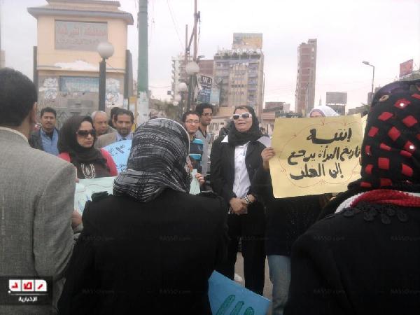 الشرقية : وقفة احتجاجية للسيدات تطالب  الأزهر بوثيقة لحماية المرأة