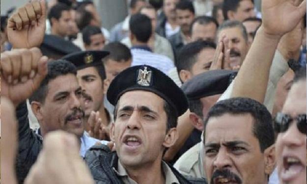 ضباط يغلقون قسم بالإسكندرية اعتراضا على سياسة الداخلية