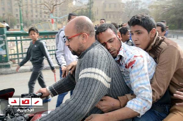 تزايد حدة الاشتباكات بقصر النيل ووقوع عشرات الإصابات