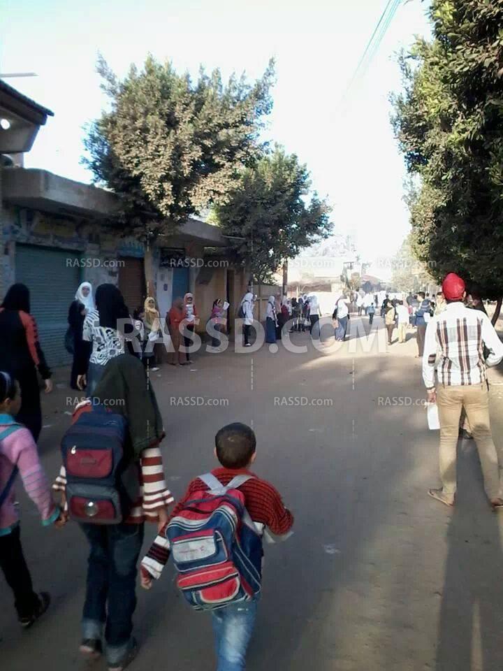 سلسلة بشرية لـ”طلاب ضد الانقلاب” بإيتاي البارود تنديدا بالانقلاب