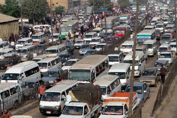 شلل مروري بالقاهرة والجيزة بسبب تجمعات الأمطار