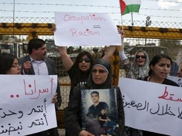 تظاهرات في غزة لإطلاق سراح الأسرى في سجون الإحتلال الإسرائيلى