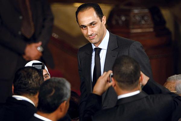 الأسرة الحاكمة تحت الصنع: هل مبارك آخر يتطلع إلى عرش مصر؟