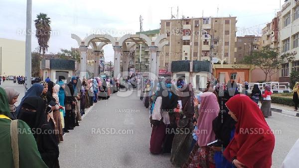 سلاسل بشرية لختام الأسبوع الأول بجامعة “الفيوم”