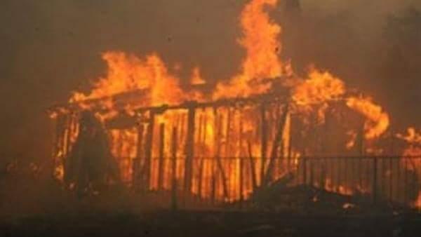 العاصفة الرعدية تتسبب في حريق مزرعة دواجن بالبحيرة