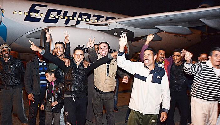 عودة 186 مصريًا من ليبيا عبر تونس