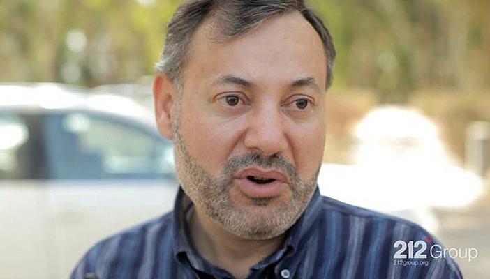 أحمد منصور: مليارات مؤتمر السيسي نصب على “المهابيل”