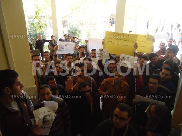 وقفة بكلية الدراسات الإسلامية بدمياط الجديدة رفضا للانقلاب 