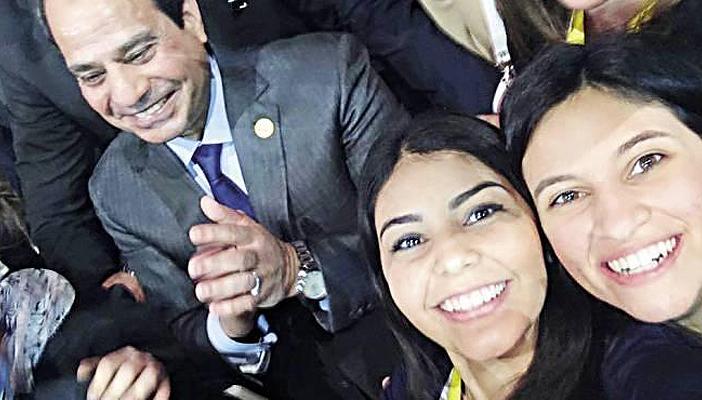 فتاة “سيلفي السيسي”: جالي 4 عروض جواز و3 وظايف