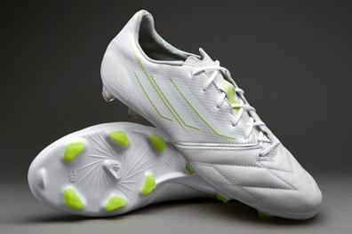 بالفيديو.. “نايكي” تعلن عن حذاء ذكي يربط نفسه تلقائياً