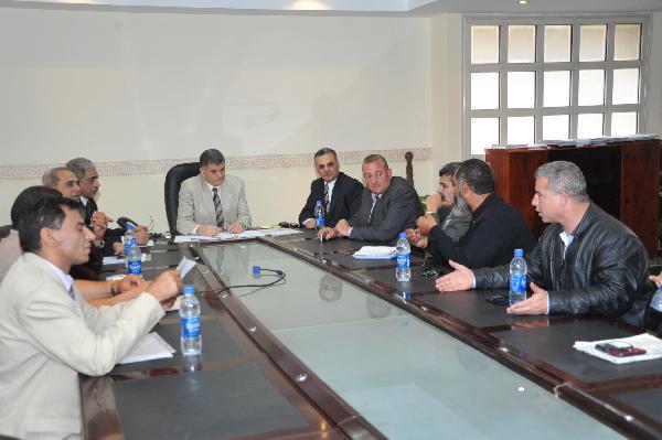 “النقل” تبحث مشاكل القطارات المادية والفنية