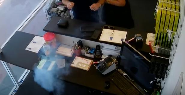 بالفيديو.. هاتف آيفون ينفجر في يد صاحبه