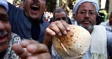 تظاهرة شعبية أمام تموين إمبابة بسبب تقليص الدعم