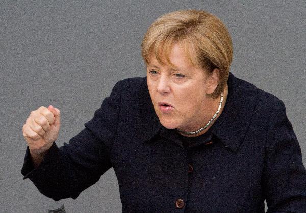 ميركل تربط رفع العقوبات عن روسيا بتسوية أزمة أوكرانيا