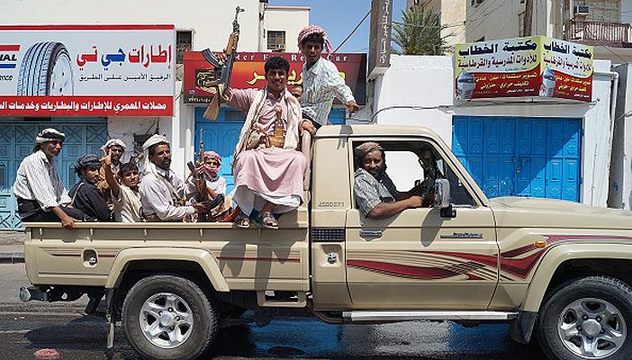 55 قتيلًا في انفجارين استهدفا مسجدين حوثيين بصنعاء