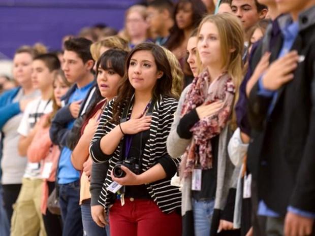 اتهام طالبة أمريكية بالإرهاب لأدائها القسم باللغة العربية