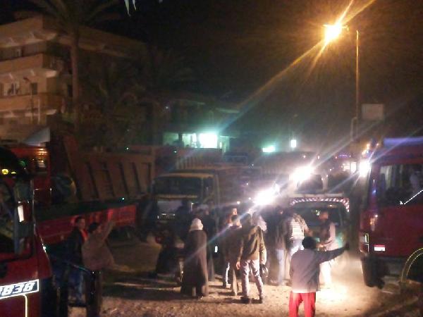 شلل مروري يصيب طريق المريوطية بسبب سيارات النقل