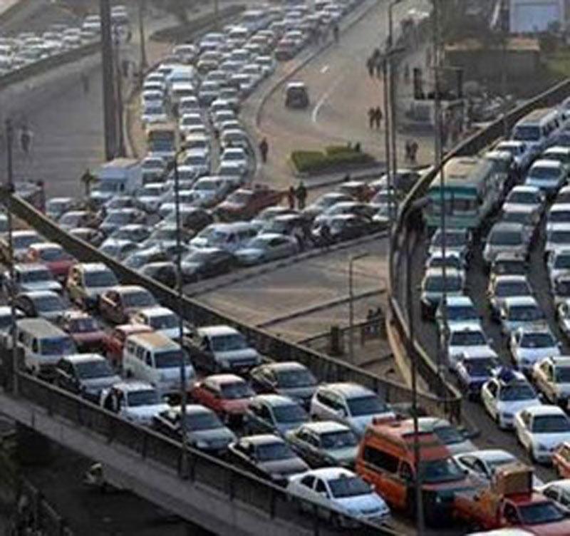 كثافات مرورية أعلى الدائري بعد تصادم 3 سيارات