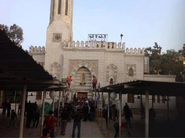 بالصور..محاصرة 300 مصاب من الإخوان بمسجد بالمقطم