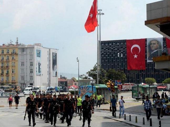 هجوم بالمولوتوف على مكتب انتخابي للعدالة والتنمية بإسطنبول