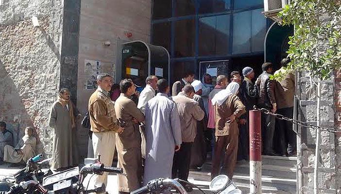 المالية: رواتب الموظفين عبر الحسابات المصرفية بدءًا من يوليو