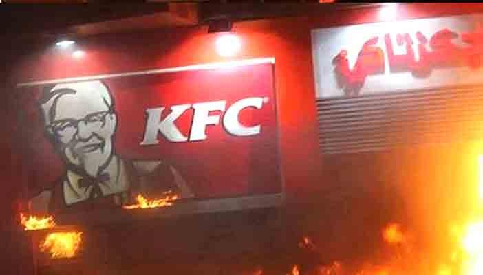 انفجار أمام الحصري يحطم واجهات كنتاكي وبيتزا هت