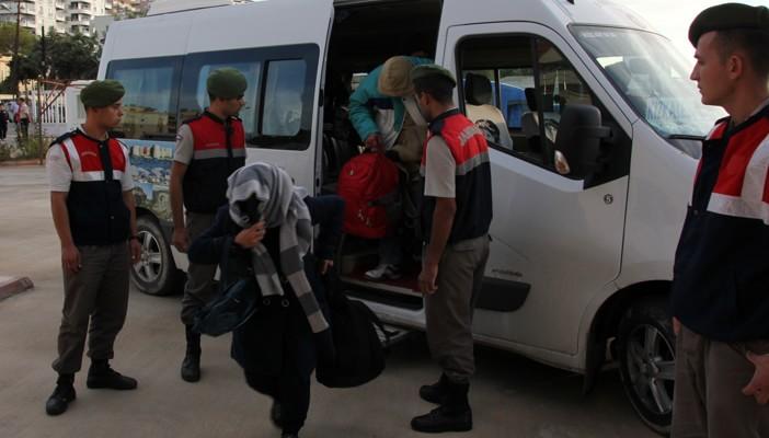 السلطات التركية توقف 8 أشخاص حاولوا التسلل إلى سوريا