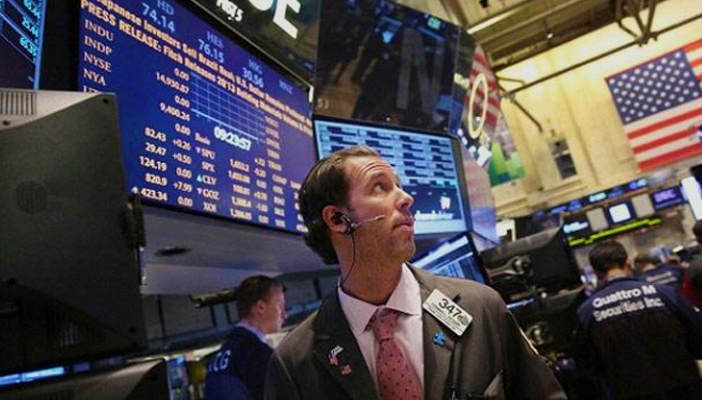 تراجع الأسهم الأمريكية مع تقلب أسعار الدولار