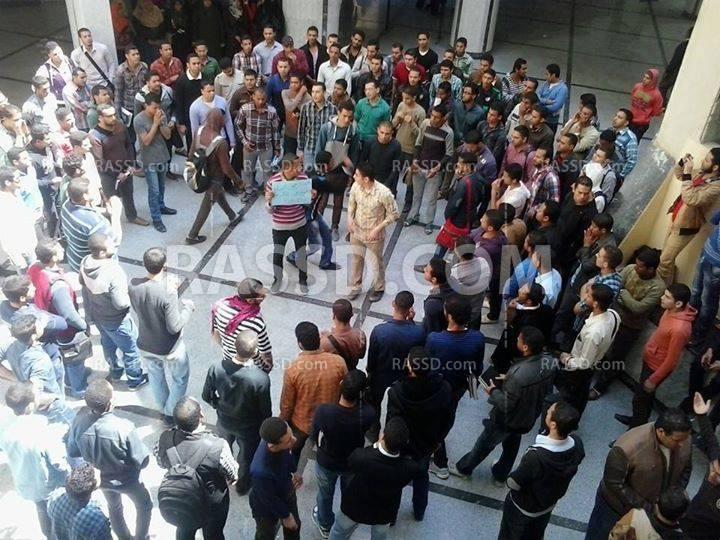 مسيرة بجامعة المنيا رفضًا لحكم الإعدام..والمدرعات تغلق الطرق