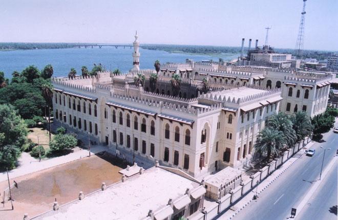 ممثل الخارجية للاتحاد الأوروبي في أسيوط لبحث دعم التنمية