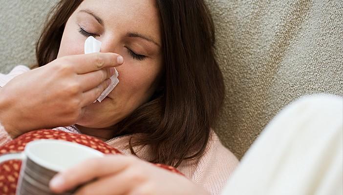 طبيبة تنصح مرضى الإنفلونزا بالبعد عن المضادات الحيوية