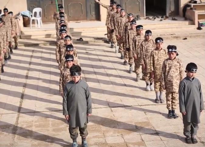 المرصد السوري: 400 طفل جندهم داعش في 2015