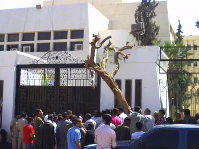 وقفة لأهالي مدينه الزينية بالأقصر بسبب تدني الخدمات