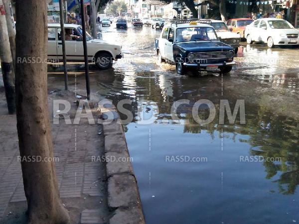 انفجار ماسورة صرف بجوار عدد من مدارس طنطا وسط تجاهل المسؤولين