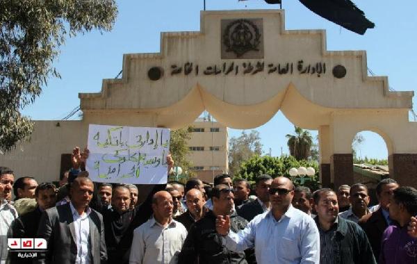 أفراد الحراسات للرئيس: رجال العادلي المتحكمون في الداخلية