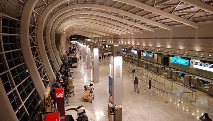 الشرطة الهندية تحتجز طبيبًا معارضًا لحكم العسكر في مطار مومباي