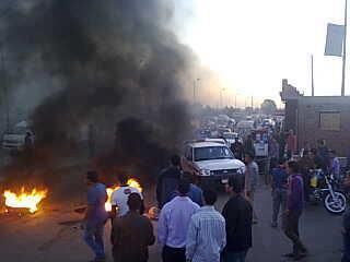 قطع طريق بنها-الزقازيق بعد تعدي البلطجية على السائقين