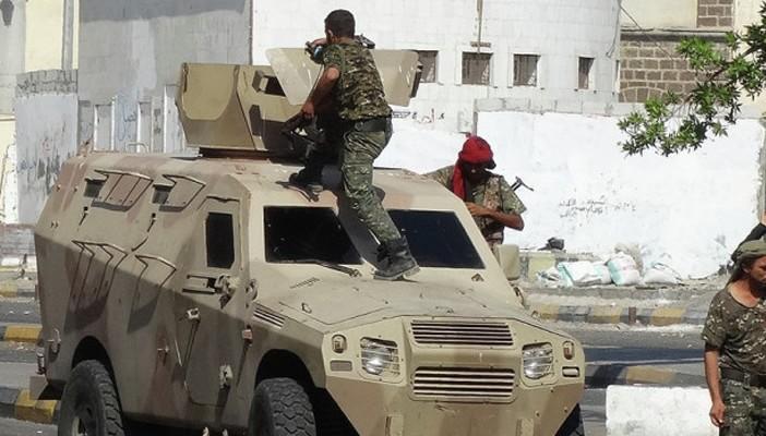 الجيش اليمني يسيطر على مطار عدن بعد هروب ميليشيات الحوثي